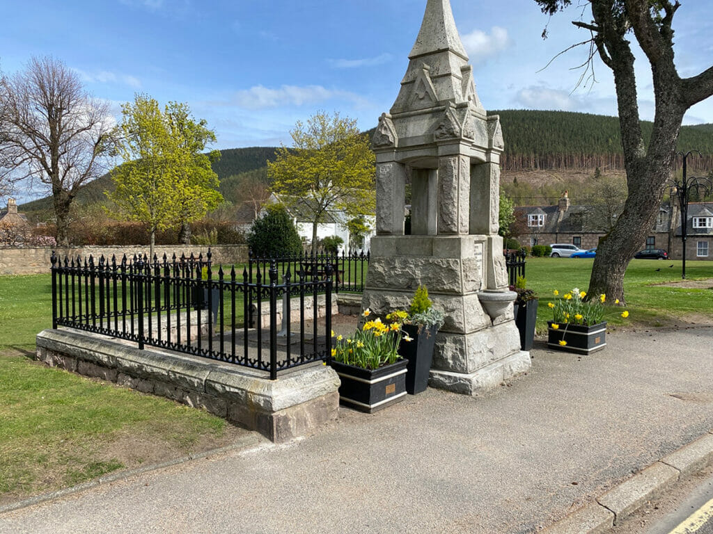 decorative gloss - One coat black enamel to freshen up the Gates and railings at Balmoral Castle for the Queen's jubilee.